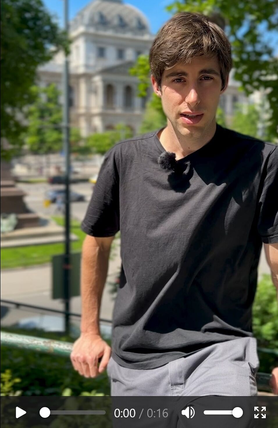 A young man (the University of Vienna in the background) explains: "At the University of Vienna we learn how mathematical concepts form the basis of data-driven innovation tomorrow. Apply now and study in one of the most livable cities in the world." At the end of the video you find the following information: Apply now! Find more information under the link below. 